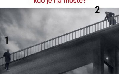 Vizuální výzva: na lávce je ve skutečnosti pouze jeden protagonista