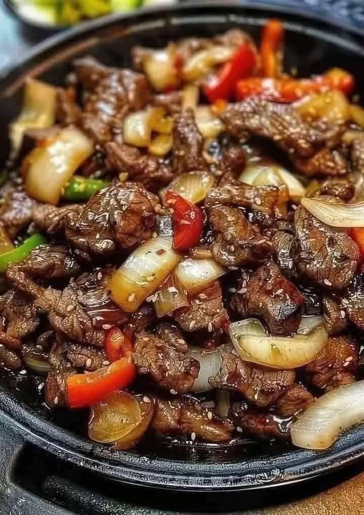 Čínský pepřový steak s cibulí