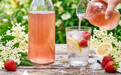 Bezinkový sirup s jahodami: Jednoduchý domácí recept